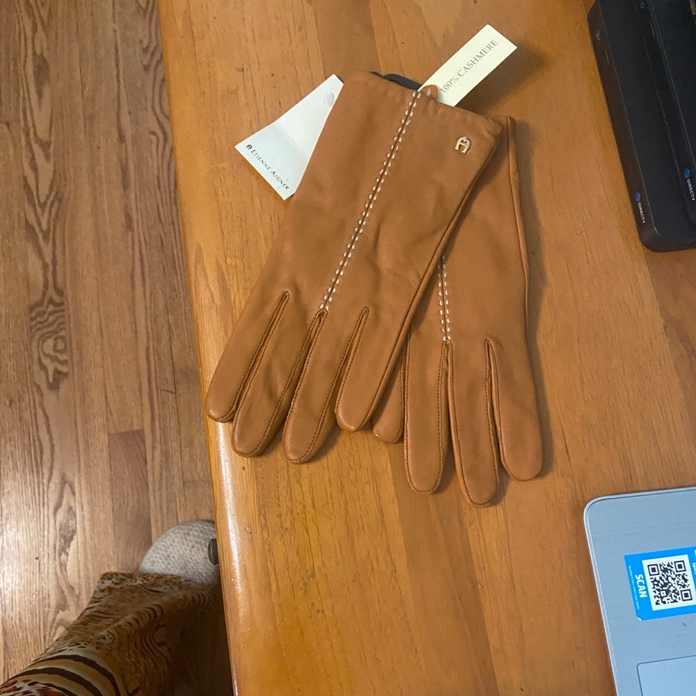 Women’s Etienne Aigner Tan Leather Gloves